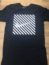 nike t shirt small