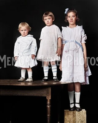 Colorized Siblings on Table – Early 1900s – Gainesville GA – 8x10 Print Foto 1 de 2