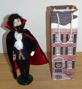 Byer's Choice Vampire Caroler Lantern Dracula Figure Christmas Halloween 14" #09 - Picture 1 of 7