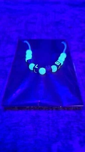 🟣 Handgemachte Club Kette – UV-aktiv | Musik | Party | Festival | Schmuck 🅰️ - Bild 1 von 4