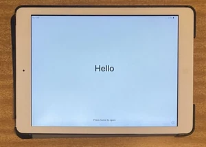 Apple iPad Air A1475 Tablet 9.7" 16GB Silver 2013 with Smart Black Leather Case - Picture 1 of 8