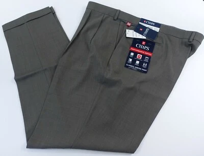 Pantalones de vestir Chaps para hombre 48x34 calce clásico rendimiento plisado grande alto marrón claro Foto 1 de 2