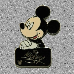 DISNEY Cast Lanyard Pin - Mickys Autogramm schwarz - Walt Disney World Serie 4 - Bild 1 von 1