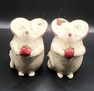 Blue Sky Clayworks Beige Mice Holding An Apple Salt And Pepper Shaker Set - Picture 1 of 11
