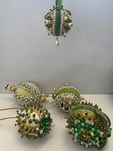 Vtg Push Pin Sequin Beaded velvet Christmas Ornament set of 5 - Picture 1 of 16