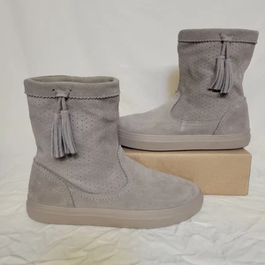 Crocs Size 8 Suede Perforated Tassel Pull On Casual Casual Calf Boots - Picture 1 of 7