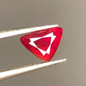 Natural Gorgeous A++ Triangle Red Ruby 1.20 Carat's cut Gemstone - Foto 1 di 4