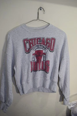 Moletom Pulôver Chicago Bulls Feminino XS Vermelho Marfim Abercrombie & Fitch Macio - Imagem 1 de 4