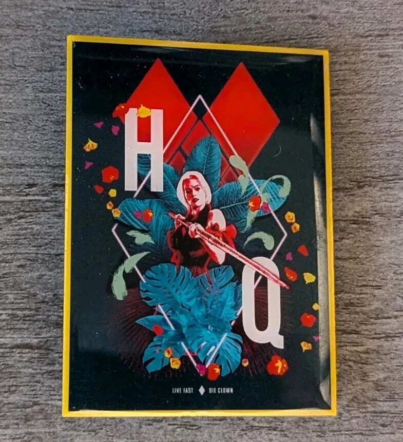 Prendedor de solapa promocional de la película Escuadrón Suicida Harley Quinn Diamantes Foto 1 de 4