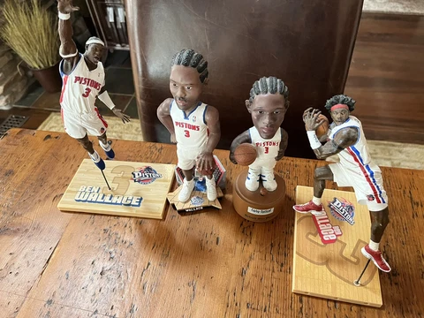 DETROIT PISTONS Lot Of 4 BEN WALLACE LEGENDS of the COURT BOBBLEHEADs & Figured Cover