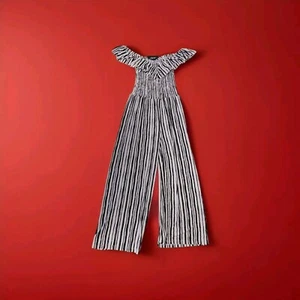 J&W Romper Off The Shoulders Flutter Sleeve V Ruffle Smocked Top Wide Leg XL NEW - Picture 1 of 5