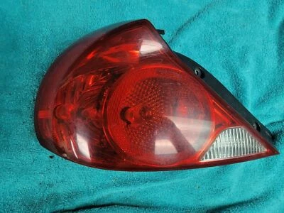 Luz trasera izquierda conductor sedán 4 cilindros compatible con 02-04 Kia Spectra OEM Foto 1 de 2