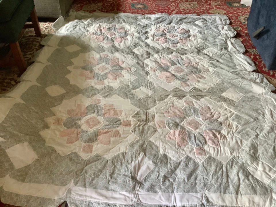 Two of these twin size comforters in twin size.But the price is for one. - Image 1 of 4