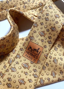 HERMES VINTAGE SHOAL FISH FOAM TIE WATER RIVER POND SEA HIGH END FRANCE YELLOW - Picture 1 of 17