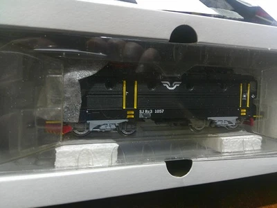 MARKLIN HO SCALE # 37416 ELECTRIC LOCOMOTIVE-SWEDISH STATE RAILWAY ( SJ ) - Image 1 of 4