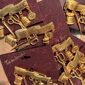 Venta al por mayor Lote a granel 12 broches de cinta métrica de costura tono dorado - Imagen 1 de 4