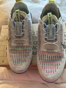 Nike Air VaporMax 2020 Flyknit Damengröße 10 CJ6741-001 Platinum mehrfarbig - Bild 1 von 6