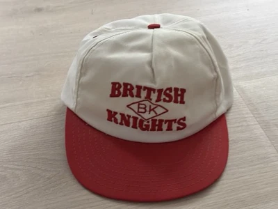 CHAPÉU VINTAGE CAVALEIROS BRITÂNICOS SNAPBACK HIP HOP VERMELHO BRANCO RARO Fabricado nos EUA - Imagem 1 de 4
