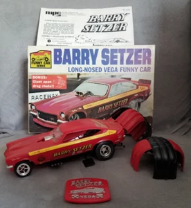 VTG 1973 MPC 1/25 SCALE BARRY SETZER LONG-NOSED VEGA FUNNY CAR MODEL KIT USA - Picture 1 of 16