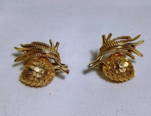 Alfred Philippe crown Trifari clip on earrings gold tone acorn - Picture 1 of 5