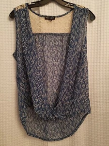 About A Girl Wrap Top Adult Blouse Size Medium Blue Pattern Ivory Crochet - Picture 1 of 5