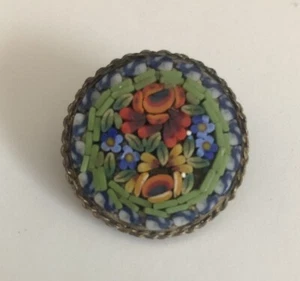 Spilla mosaico italiano bouquet floreale multicolore tono ottone metallo diametro 1 - Foto 1 di 5