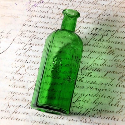 Flacon ancien de poison, tête de mort – 100ml - Photo 1/4