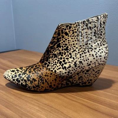 Botín de cuña Matisse Nugent para mujer con pelo de vaca cuero de leopardo piel real  Foto 1 de 4
