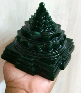 Green Jade Shree Yantra Shri Yantra In Natural Green Jade 1200 gram - Picture 1 of 2