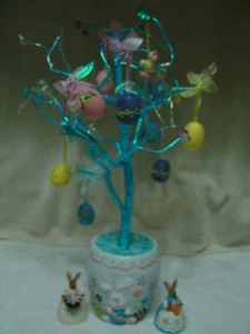 GLITTERY BLUE EASTER EGG TREE WITH ORNAMENTS/BEADS & 2 BUNNIES - Picture 1 of 7