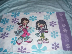 Standard size Vintage BRATZ Reversible Pillow Case Floral - Picture 1 of 7