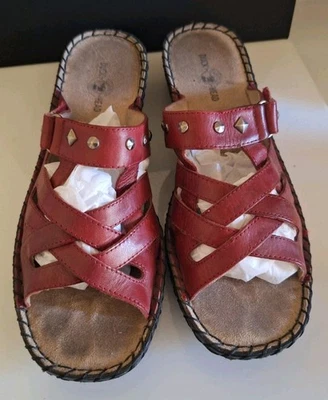 DUCK HEAD Size 7.5M Women’s Red Leather Slide Sandals - Image 1 of 4