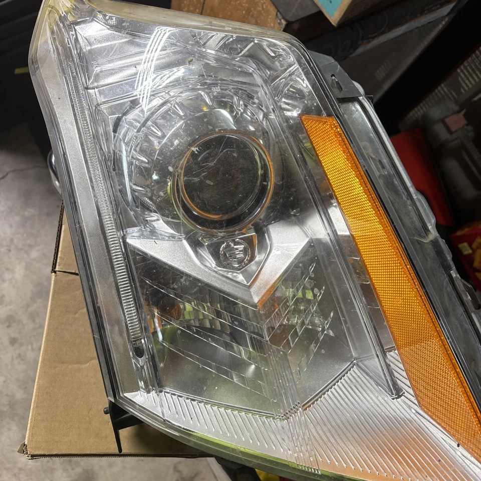  Faro lateral SRX Cadillac 2015 pasajero OEM usado Foto 1 de 4