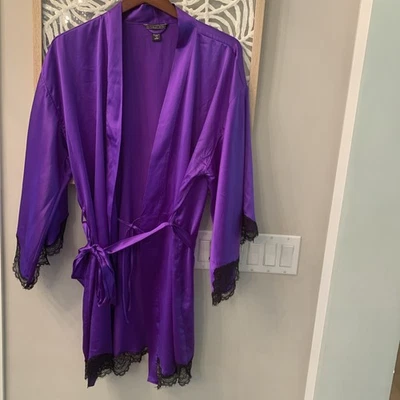 VICTORIA'S SECRET Bata de Satén de Seda Kimono Talla L Encaje Púrpura  Foto 1 de 4