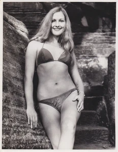 1971 Press Photo Miss Asia Quest Beauty Janet Coutts Models Bathing Suit - Picture 1 of 2