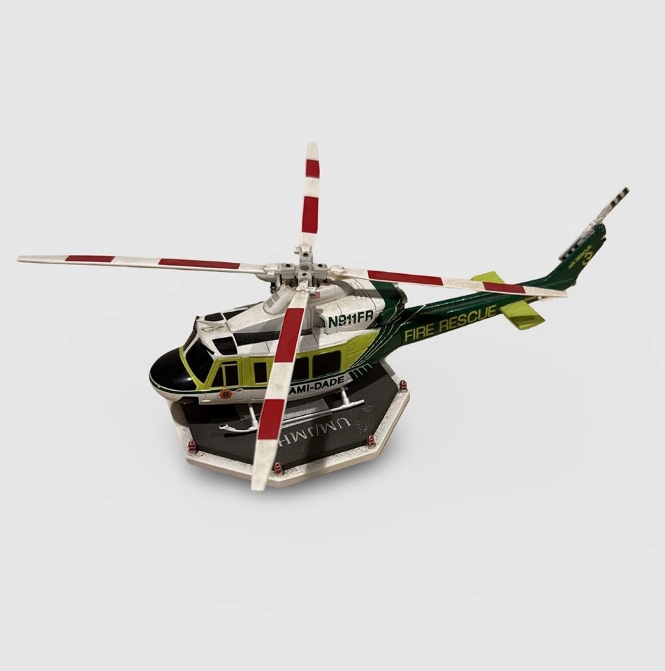 Helicóptero Code 3 Miami Dade 1/64 Foto 1 de 1
