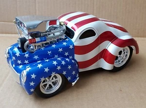 Muscle Machines 1:18 Diecast Car 1941 Willys Coupe Red White Blue Stars Stripes - Picture 1 of 13