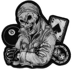 Biker Dude Schädel kleiner aufbügelnder Aufnäher in grau - 4x4 Zoll - P5494 - Bild 1 von 5