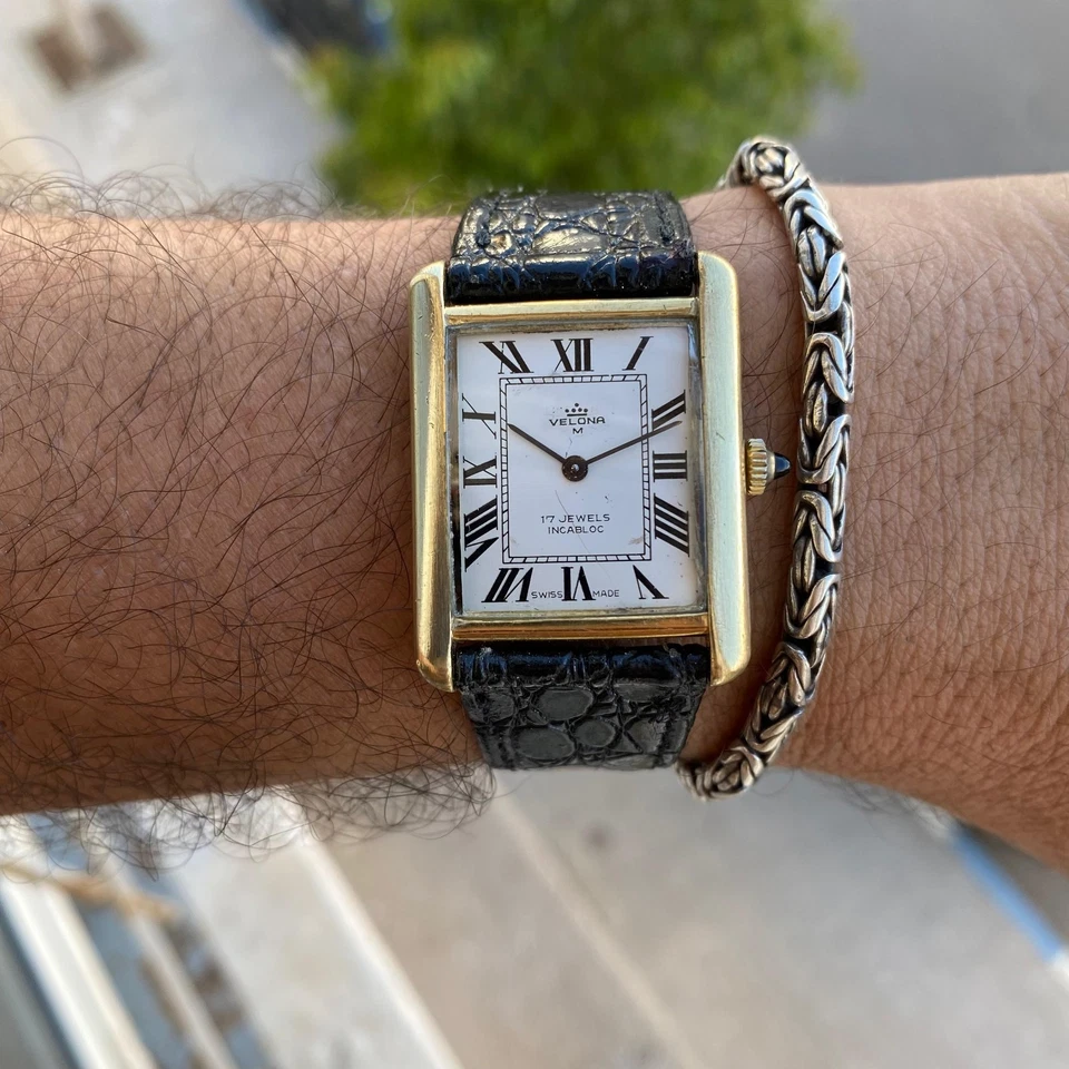 老式watche Tank VELONA手动风瑞士镀金Chiffres罗马20世纪70年代 — 第 1/4 张图片