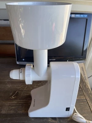 Molino de grano eléctrico de mesa Jupiter 862. Hecho en W.Germany Foto 1 de 4