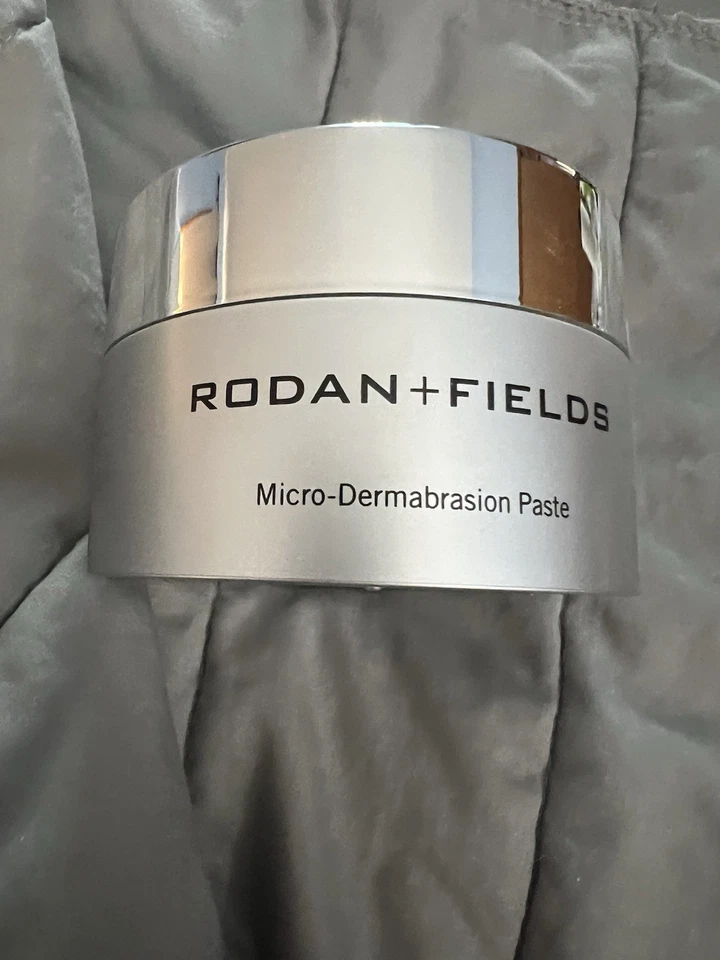 Pasta de microdermoabrasión Rodan + Fields 125 ml (4,2 fl oz) sellada Foto 1 de 1