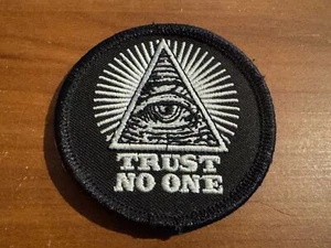 Patch Vintage Occhio della Provvidenza/Occhio che tutto vede "Non fidarti di nessuno" - Foto 1 di 1