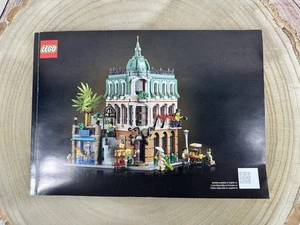 Lego 10297 Boutique Hotel NUR Bedienungsanleitung ohne Karton ohne Teile - Bild 1 von 12