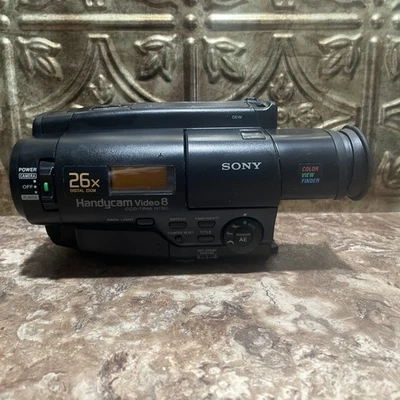 Sony Handycam 8mm CCD-TR66 Camcorder - Tested -  2 batteries, Charger and Remote - Image 1 of 4