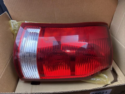 DEPO Left Rear Taillight Assembly for Saturn Vue (335-1915L) - Image 1 of 4