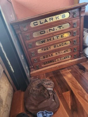 ANTIGUO GABINETE CARRETE CLARK'S Foto 1 de 4