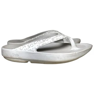 OOFOS Oolala sandalo infradito leopardo delle nevi bianco animale perizoma comodo donna 6 - Foto 1 di 12