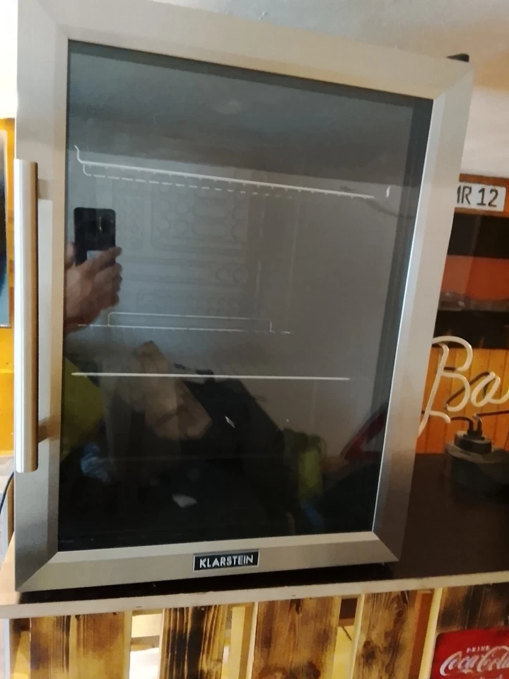 Klarstein Getränkekühlschrank 60 L Glas Edelstahl LED Bierkühlschrank klein  - Bild 1 von 3