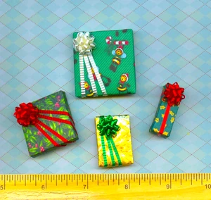 * * 4 Puppenhaus verschiedene Geschenke in Geschenkverpackung # 3 - Bild 1 von 2