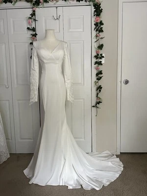 Bella Swan Wedding Dress - Image 1 of 4